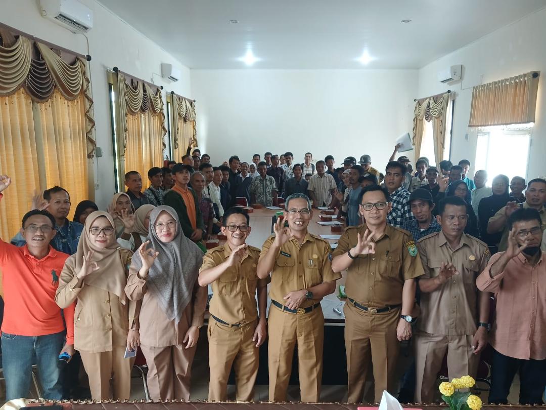Sebanyak 61 kepala keluarga calon penerima prorgam rehabilitasi RTLH (Rumah Tidak Layak huni) mengikuti sosialisi yang disampaikan Kadin Perumahan dan kawasan Permukiman (Perkim) OKU. kanalberita.id / Edo