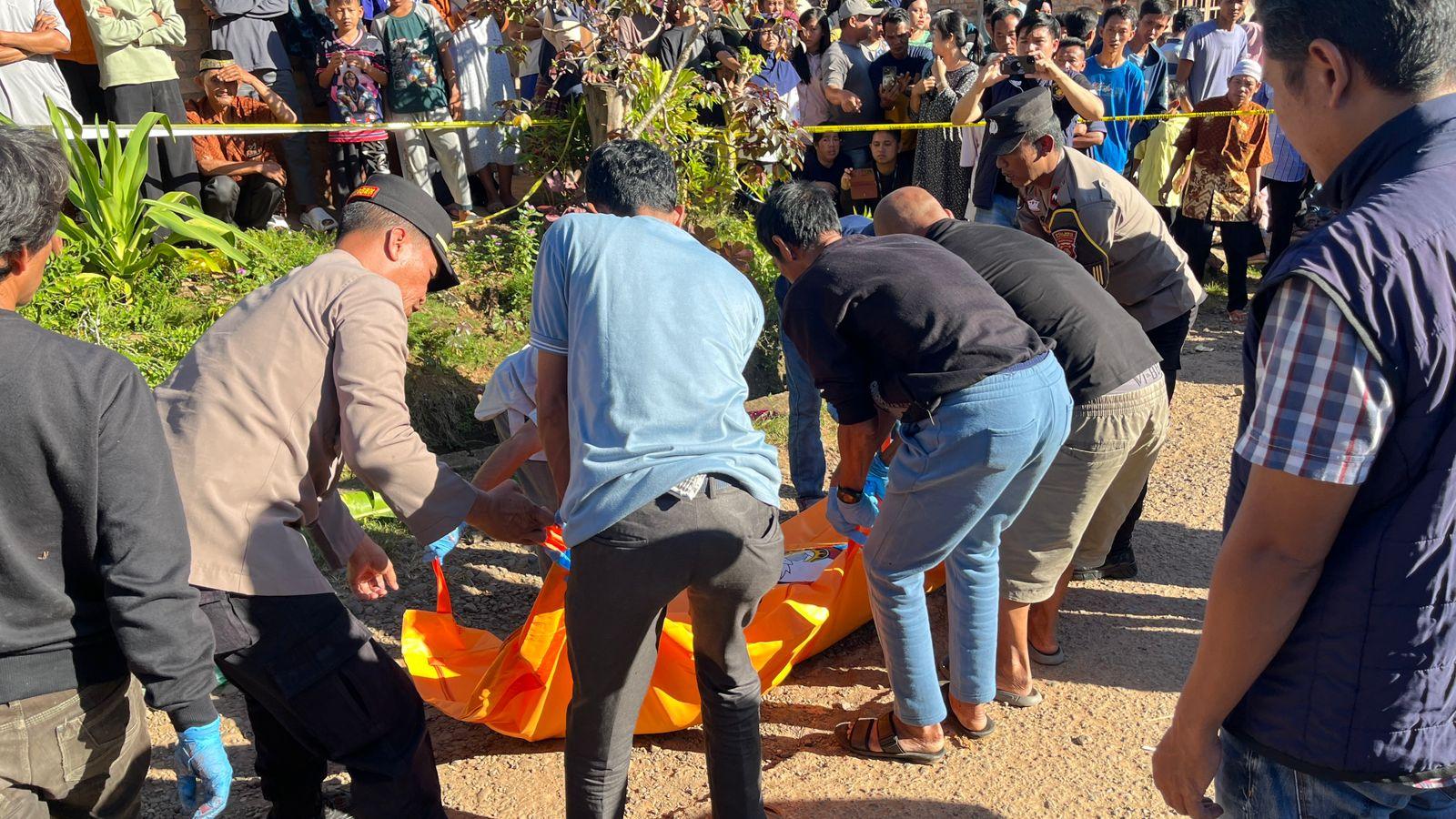 Rahan Randi bin Ruslan Abul Gani (31) ditemukan tewas di jalan desa tidak jauh dari rumah orang tuanya. Foto dokumen polisi