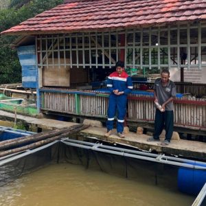EMBUNG PHE 1 PHE Ogan Komering mendorong warga Desa Makartitama, Ogan Komering Ulu untuk mandiri melalui pendampingan pengelolaan embung desa menjadi tempat budidaya ikan hingga tempat wisata pemancingan. Foto dokumen PHR Zona 4