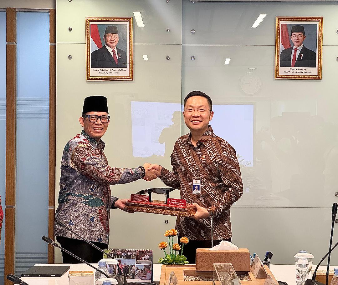 Bupati OKU H Teddy Meilwansyah SSTP MM MPd audensi dengan Kemenhub RI melalui DJKA. Foto dukumen Prokopim setda OKU