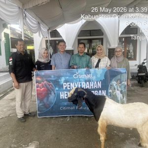 : Hari Raya Idul Adha 1447 H, Citimall Baturaja melalui kegiatan Corporate Social Responsibility (CSR) membagikan 2 ekor kambing untuk warga sekitar. Foto dokumen Citimall Baturaja