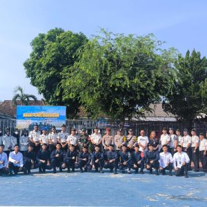 Pegawai Rutan Kelas II B Baturaja komitmen bersih dari HALINAR (Handphone Ilegal, Narkoba, dan Penipuan). Komitmen bersama ini diikrarkan pada apel besar di halaman kantor RutanBaturaja. Foto dokumen Rutan Baturaja