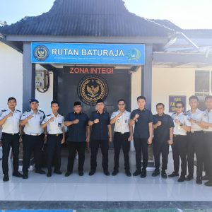 KANWIL DITJENPAS 1 Kabid Perawatan, Pengamanan, dan Kepatuhan Internal Kanwil Ditjenpas Sumsel, Effendi lakukan kunjungan keRumah Tahanan (Rutan) Kelas IIB Baturaja. Foto dokumen Rutan Baturaja