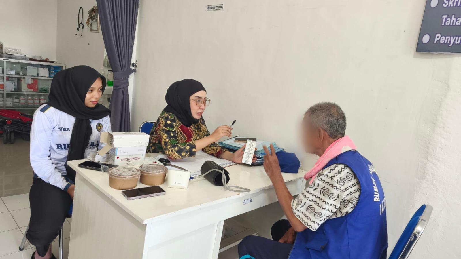 Meminimalkan risiko kesehatan pada kelompok rentan, Rutan Kelas IIB Baturaja memperketat pengawasan medis bagi warga binaan lansia. Foto dokumen Rutan Baturaja