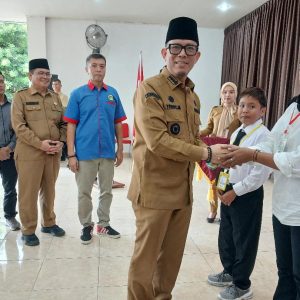 LEMBAGA KURSUS 1 Bupati OKU H Teddy Meilwansyah SSTP MM MPd pada pembukaan Program Kecakapan Kerja (PKK) dan Program Pendidikan Kecakapan Wirausaha (PKW) yang dipusatkan di pendopo Kabupaten OKU, Senin (25/5/2026). Kanalberita.id / Edo