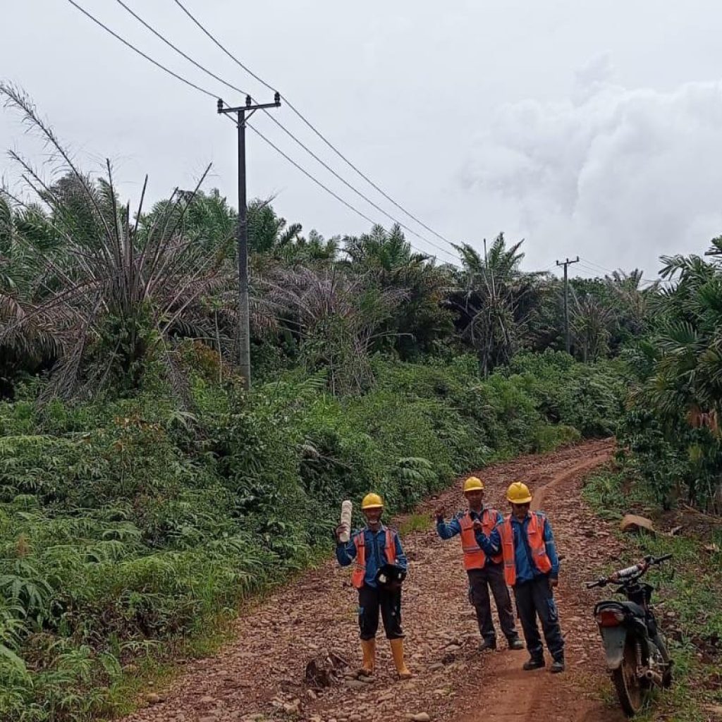 PT PLN (Persero) melalui Unit Layanan Pelanggan (ULP) Muara Dua secara proaktif melakukan percepatan pembangunan infrastruktur listrik desa. Foto dokumen PT PLN