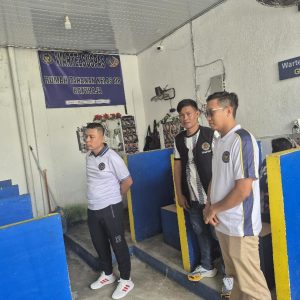 Kepala Rutan Kelas IIB Baturaja, Fitri Yady SH MSi melakukan peninjauan fasilitas Wartelsuspas. Foto dokumen Rutan Baturaja