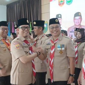 Priyatno Darmadi SSos MSi dilantik Kamabicab OKU H Teddy Meilwansyah SSTP MM MPd menjadi Ketua Kwarcab Gerakan Pramuka Kabupaten OKU. Kanalberita.id / Edo