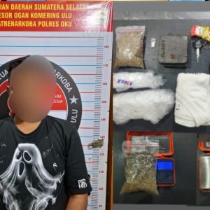 Satresnarkoba Polres OKU dibawah pimpinan Iptu Deka Saputra SE MSi berhasil mengamankan Is (32), warga Bandar Lampung yang diduga kurir narkoba. Foto dokumen Polres OKU