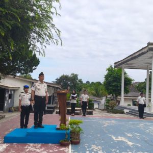Kepala Rutan Kelas IIB Baturaja Fitri yady SH MSi pimpin upaca Hari Lahir Pancasila yang diikuti seluruh pegawai. Foto dokumen Rutan Baturaja