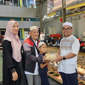 Idul Adha 1447 H, PLN UP3 Lahat sembelih 5 ekor sapi dan 3 ekor kambing yang dikemas dalam 630 paket daging untuk dibagi kepada desa-desa sekitar wilayah kerja PLN UP3 Lahat. Foto dokumen PLN UP3 Lahat.