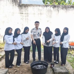 Warga binaan Rutan Kelas IIBBaturajat panen ikan lele di kolam bioflok budidaya di Rutan Baturaja.Foto dokumen Rutan Baturaja