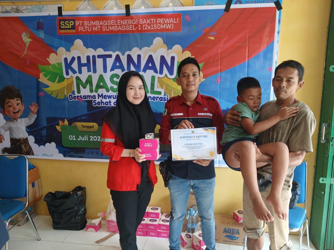 PT SSP PLTU Mulut Tambang Sumbagsel-1 (2X150) melaksanakan kegiatan khitanan massal di Kecamatan Semidang Aji Kabupaten OKU. Kanalberita.id / edo
