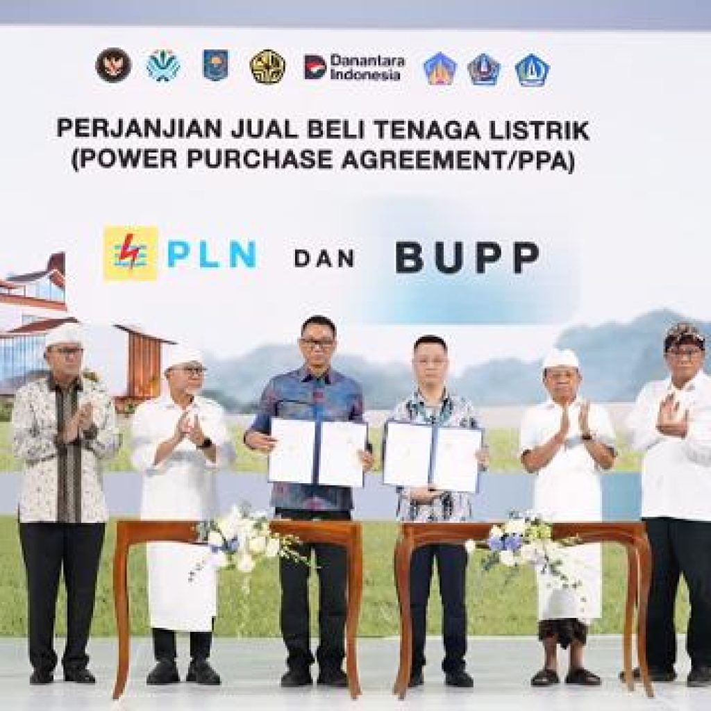 penandatanganan Sponsor Agreement dan Perjanjian Jual Beli Listrik (PJBL) pada agenda Peresmian Pembangunan PSEL Bali di Denpasar Selatan, Propinsi Bali. Foto dokumen PLN
