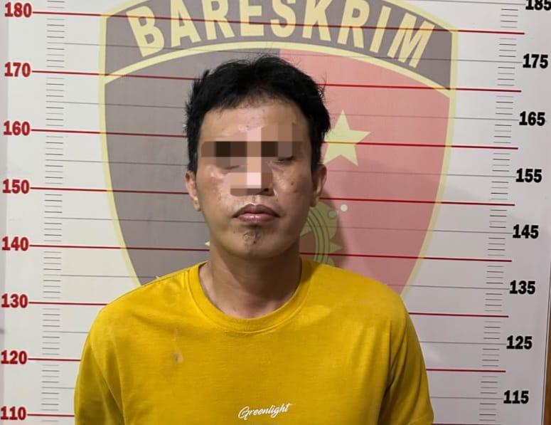 Begal motor berisial Rid (22) dan barang bukti diamnkan polisi Polres OKU. Foto dokumen polisi