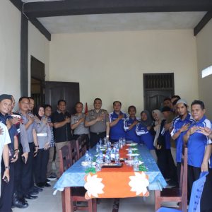 Kapolres OKU Helmy Tamaela SIK MIK bersama Wakapolres OKU Kompol Hendro Suwarno SH dan PJU bersilaturahmi dengan pengurus PWI Kabupaten OKU. kanalberita.id / Edo