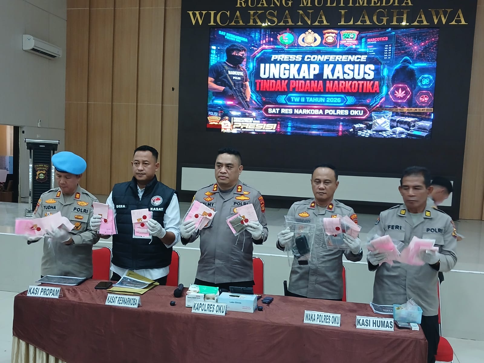 Kapolres OKU AKBP Helmy Tamaela SIK MIK jumpa pers ungkap kasus p\narkoba catur wulan kedua tahun 2026. Kanalberita.id / Edo