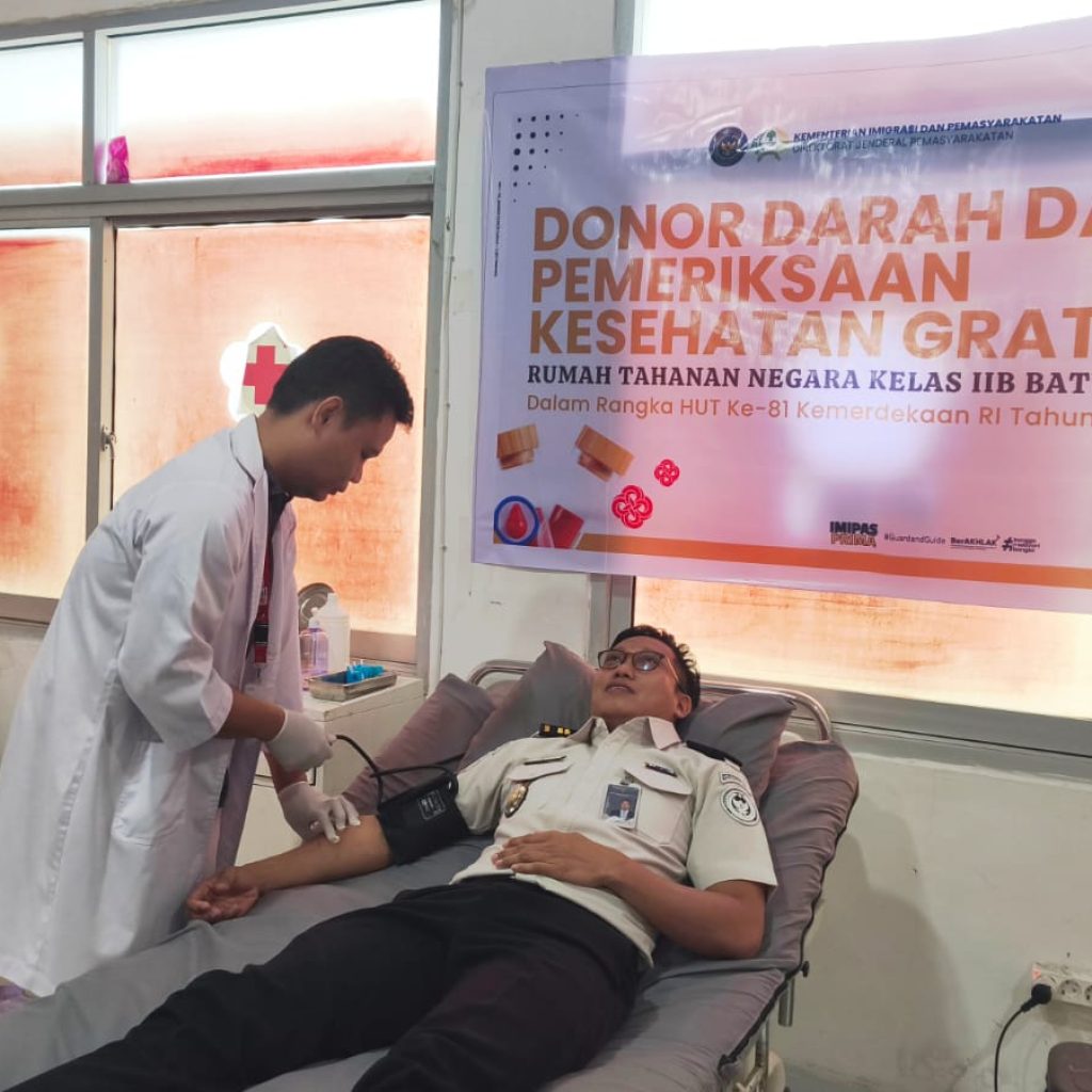 Dalam rangkaian memeriahkan HUT RI ke-81 pegawai Rutan Baturaja melakukan donor darah. Foto dokumen Rutan Baturaja