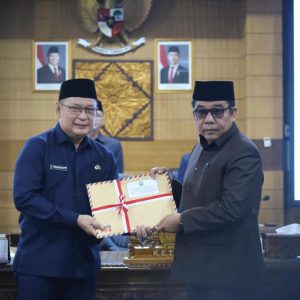Wabup OKU Ir H Marjito Bachri menyampaikan Nota Keuangan APBD Perubahan Kabupaten OKU TA 2026 kepada DPRD untuk dibahas. Kanalberita.id / Edo