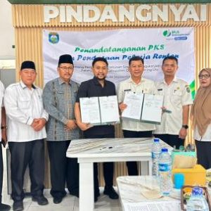 Dinas Tenaga Kerja Kabupaten OKU dan BPJS Ketenagakerjaan Cabang OKU meneken MoU Perjanjian Kerja Sama untuk memberikan jaminan perlindungan sosial kepada tenaga kerja rentan. Foto dokumen BPJS