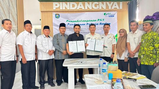 Dinas Tenaga Kerja Kabupaten OKU dan BPJS Ketenagakerjaan Cabang OKU meneken MoU Perjanjian Kerja Sama untuk memberikan jaminan perlindungan sosial kepada tenaga kerja rentan. Foto dokumen BPJS