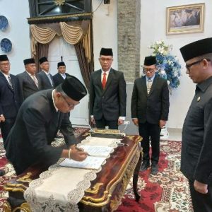 Bupati OKU H Teddy Meilwansyah SSTP MM MPd melantik 11 pejabat setingkat eselon II di lingkungan Pemkab OKU. kanalberita.id / Edo