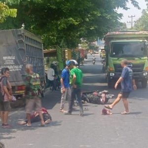 Akibat antrean BBM mengular di SPBU Kemelak mengakibatkan terjadi kecelakaan lalu lintas yang menelan korban jiwa. Foto hand out.