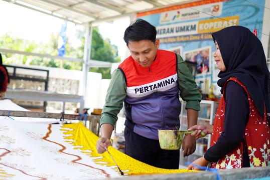 Suhartini (45) bersama Pertamina EP Pendopo Field dorong pemberdayaan perempuan di Desa Sukakarya, Musi Rawas melalui pengolahan Pinang menjadi produk bernilai ekonomi. Foto dokumen PHR Zona 4
