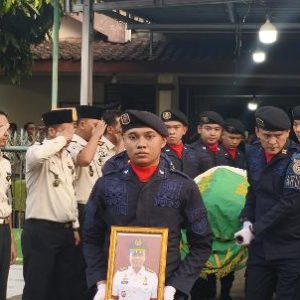 Prosesi pemakaman almarhum Moh. Imam Santoso (Kepala KPLP Sekayu0 di Baturaja. Foto dokumen Rutan Baturaja